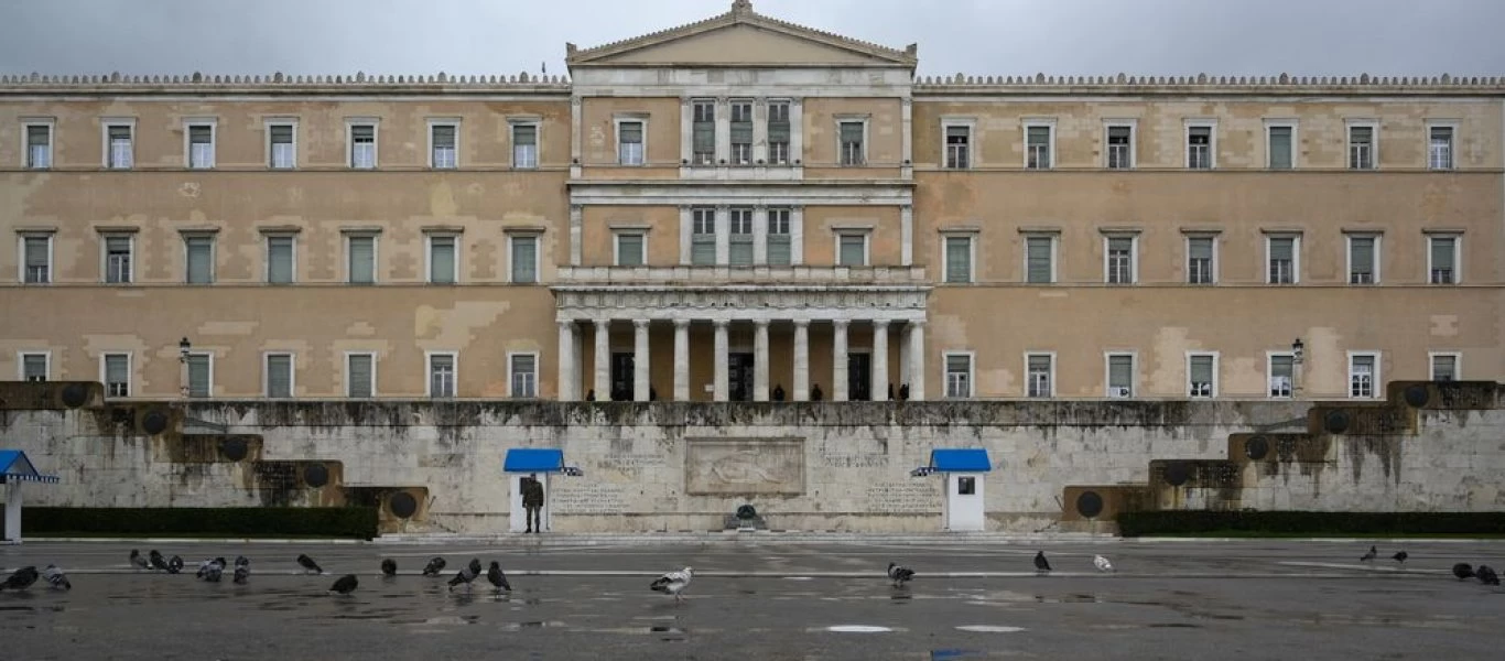 Συνοπτικά τα 3 στάδια «χαλάρωσης» των απαγορεύσεων εντός του Μαΐου και τι θα περιλαμβάνουν (πίνακες)